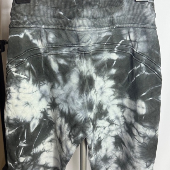 Lululemon Warm Down Joggers – Women’s Size 4 – Great Condition - Picture 4 of 5